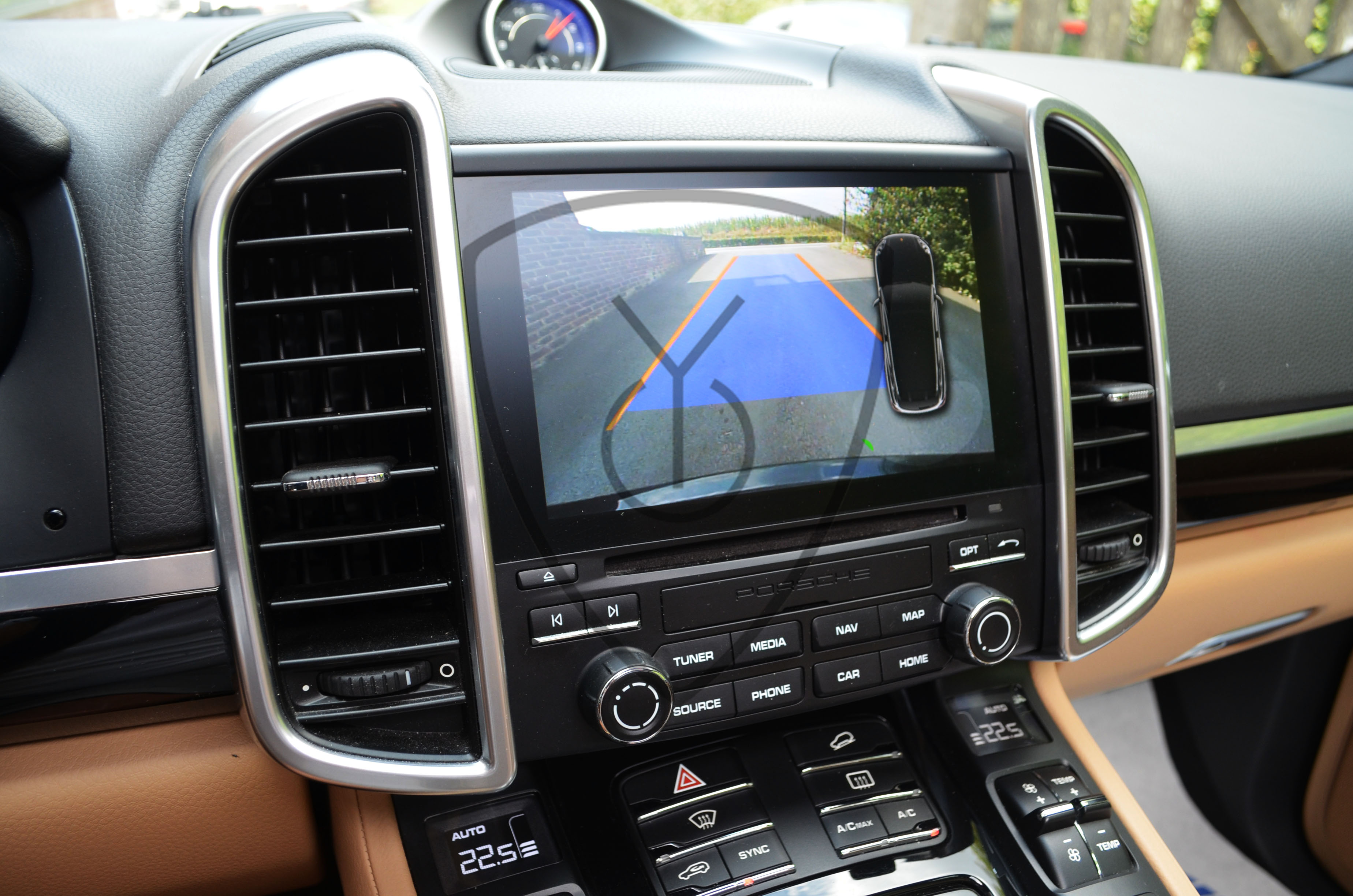 PORSCHE CAYENNE 3.0D PLATINIUM — image 9